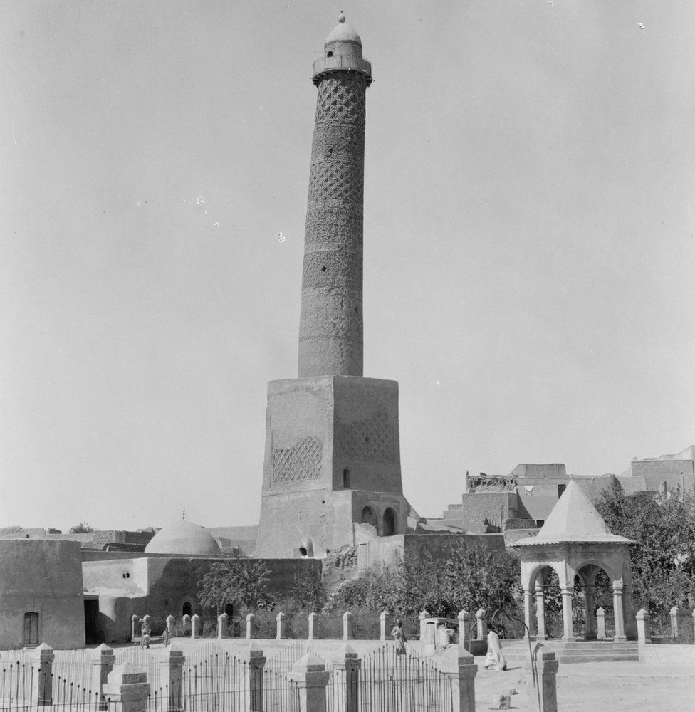 1932 photograph showing Hadba minaret of the Great Mosque of al-Nuri in Mosul