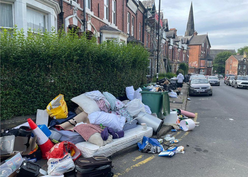 Leeds Student Rubbish Leaves Area Feeling 'like A Slum' - BBC News