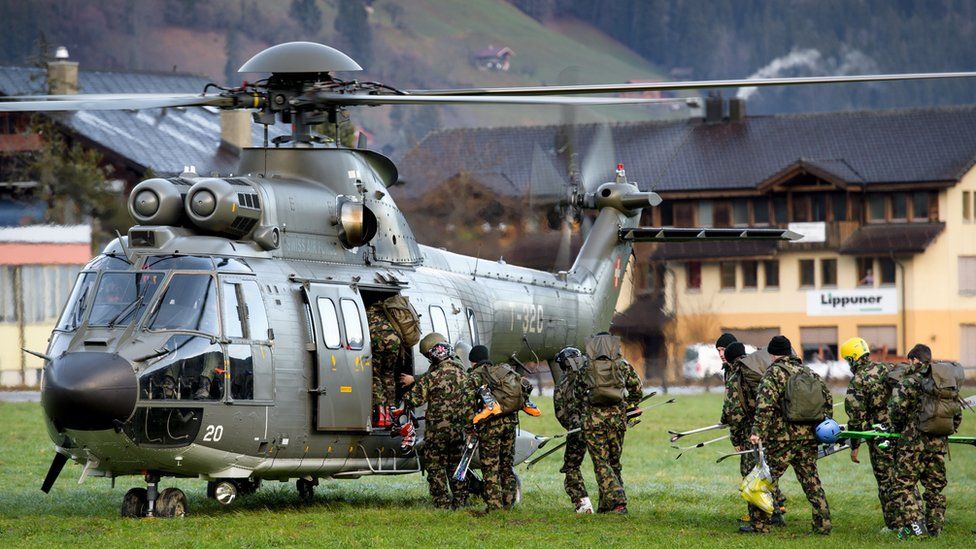 Swiss soldiers take helicopter to Adelboden, 5 Jan 18
