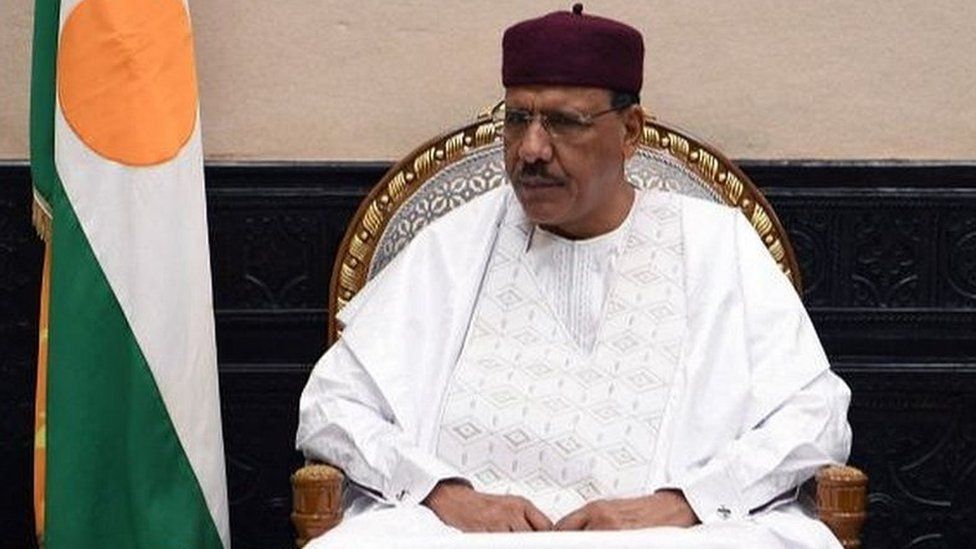 Πρόεδρος του Νίγηρα Μοχάμεντ Μπαζούμ, 15, 22 Ιουλίου