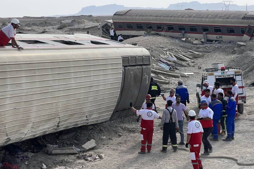 Iranian Red Crescent workers inspect derailed train carriages near Tabaz (8 June 2022)