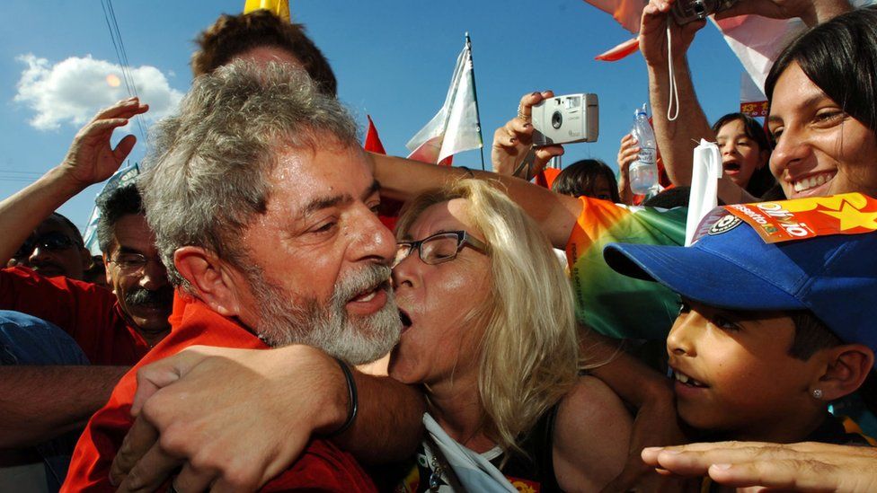 Lula on the campaign trail in 2006