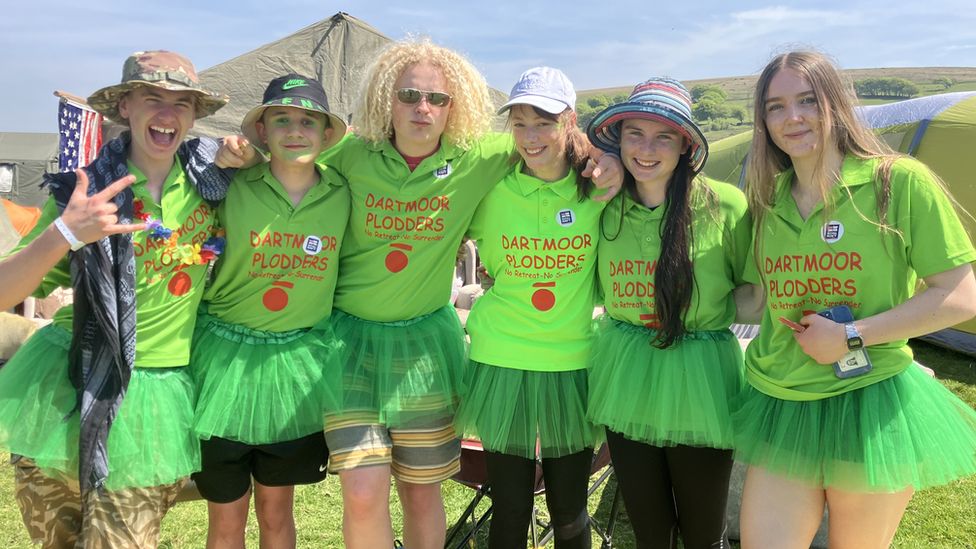 Dartmoor Ten Tors teams urged to 'find the strength' - BBC News