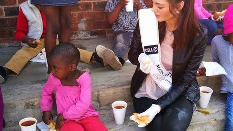 Miss South Africa wearing gloves