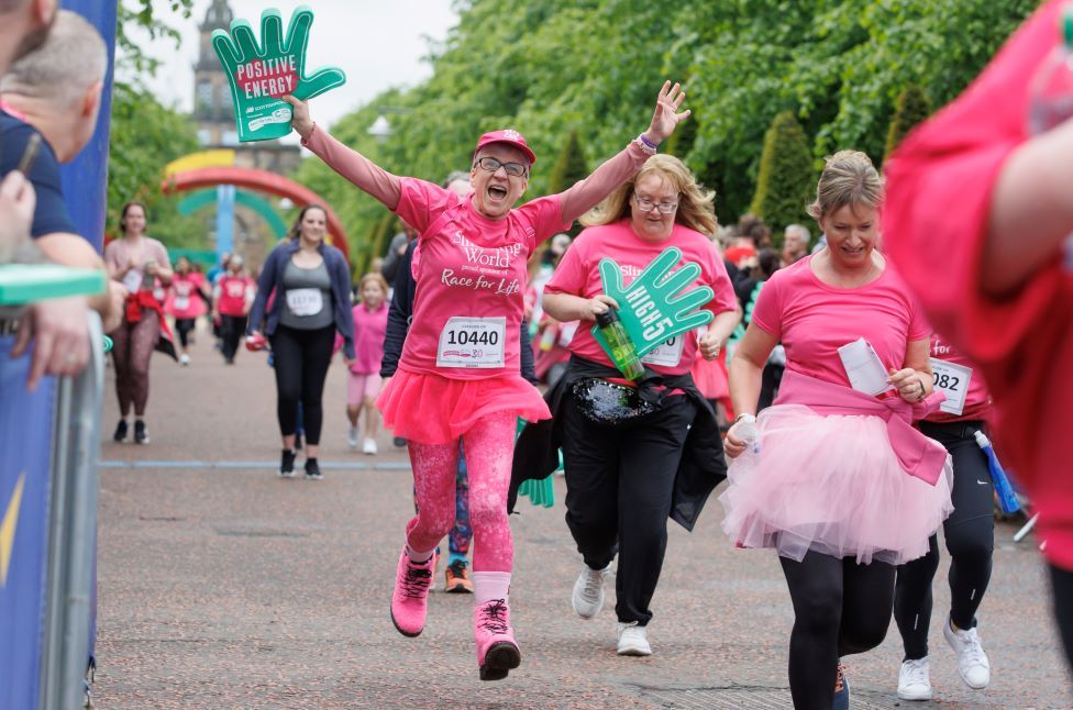 Race For Life runners are in the pink BBC News