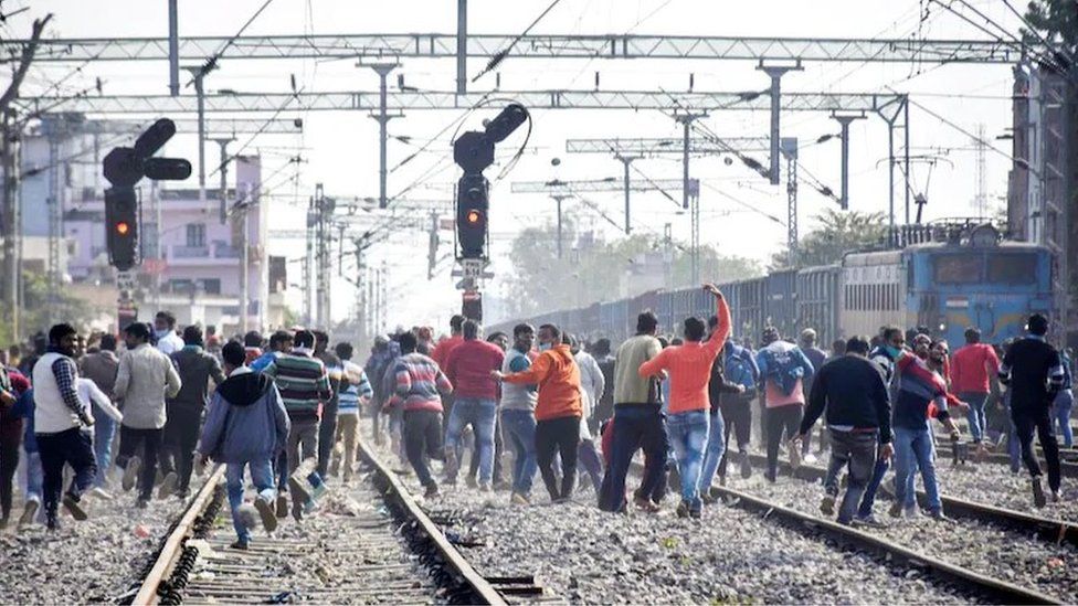 Aspirants block railway tracks in Prayagraj on Jan 25, 2022