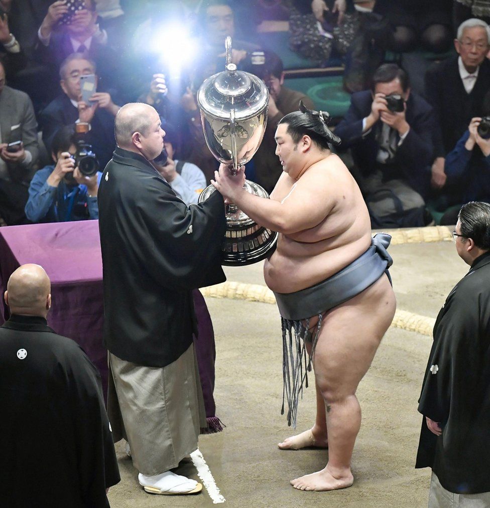 Sumo wrestler Tokushoryu receives the Emperor's Cup from Japan Sumo Association head Hakkaku at the New Year Grand Sumo Tournament in Tokyo on 26 January 2020. Kyodo Photo via Credit: Newscom/Alamy Live News
