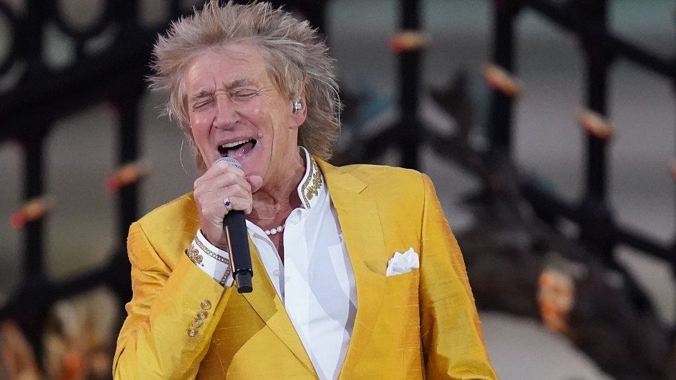 Rod Stewart: Tories should stand down and give Labour a go - BBC News