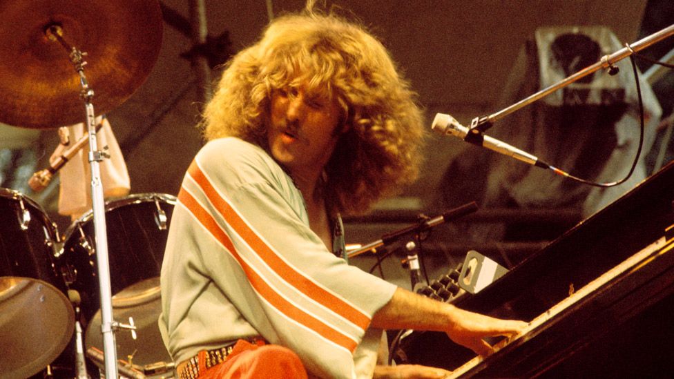 Иэн Макдональд на сцене с King Crimson в 1974 году