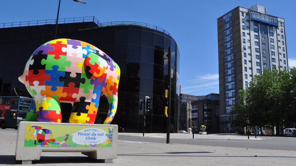 Elmer sculpture in Ipswich, outside the Willis Building