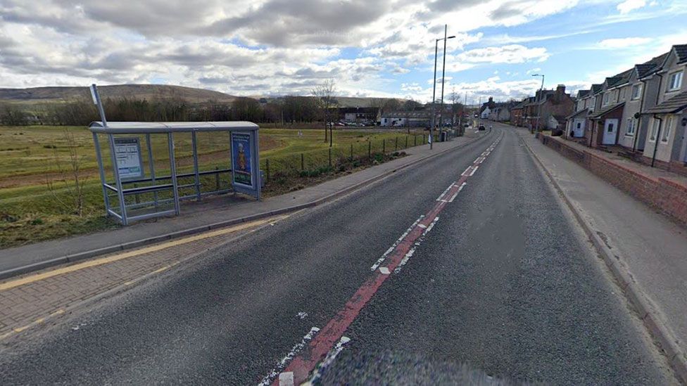 Man, 36, dies after crash involving HGV in New Cumnock BBC News