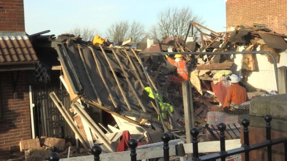 Wolverhampton House Explosion Woman Thanks Rescuers - Bbc News