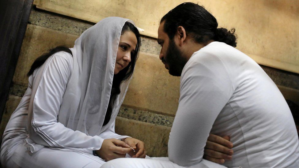 Aya Hijazi and her husband Mohamed Hassanein at a courthouse in Cairo, on 23 March 2017