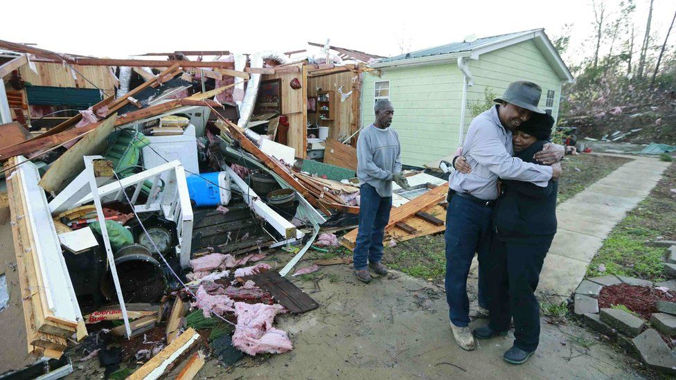 US storms: At least 14 dead in trail of destruction - BBC News