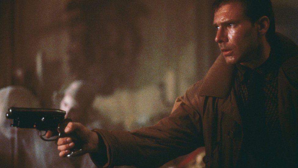 Harrison Ford in einer Szene aus Ridley Scotts futuristischem Thriller Blade Runner