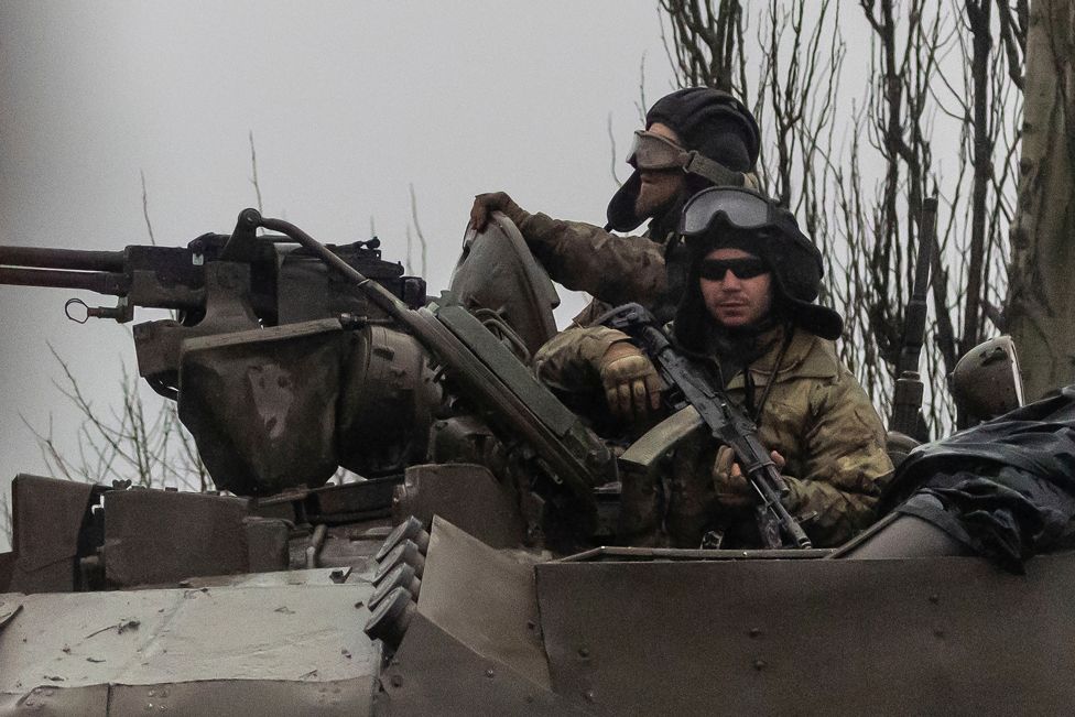 Ukrainian tanks move into the city in Mariupol, 24 February 2022