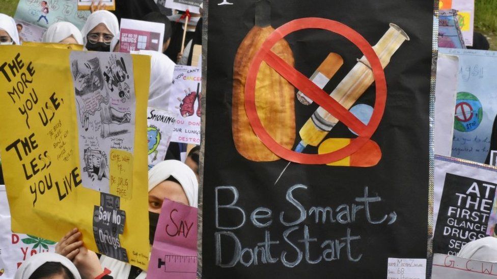 Students of women's college Srinagar take part during a demonstration against drug use, especially young people.