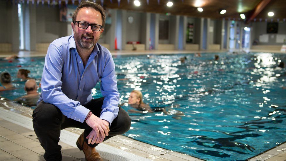 Tiny data centre used to heat public swimming pool