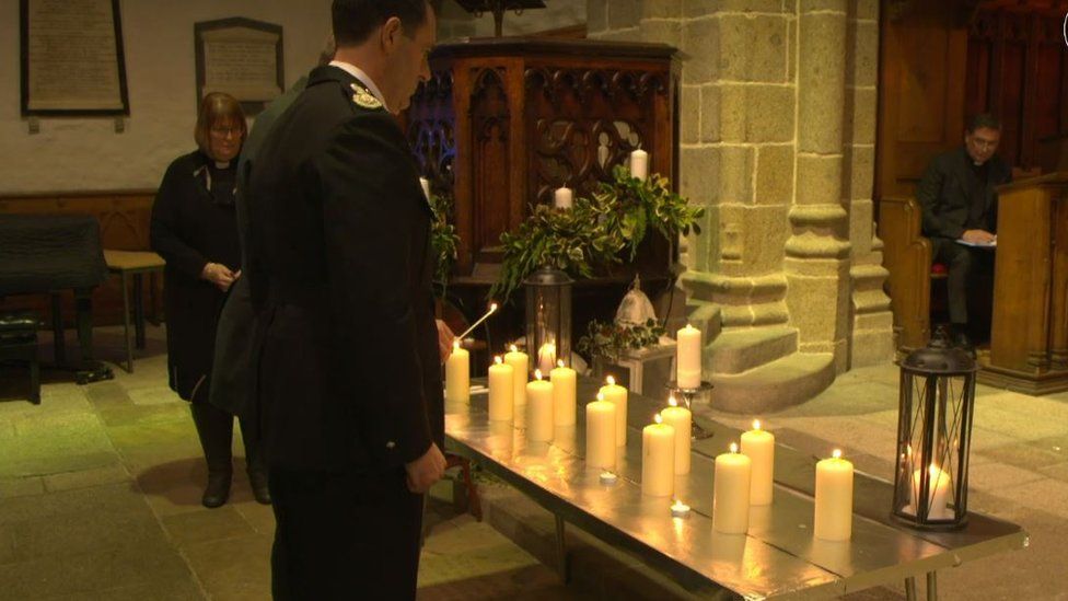 Две свечи зажжены в городской церкви