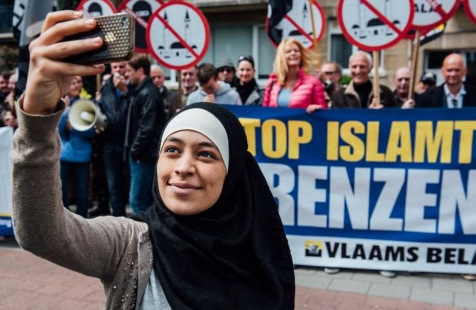 Muslim Womans Cheeky Selfie With Anti Islam Group Goes Viral Bbc News 