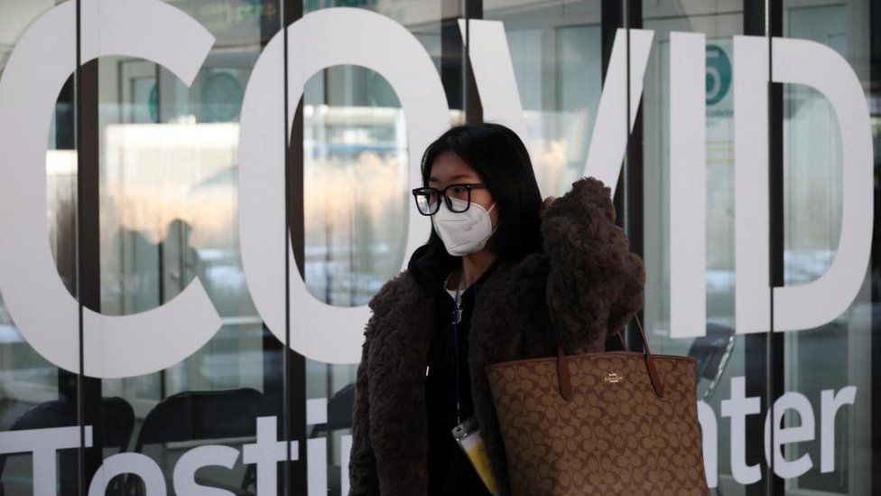 chinese tourist walks into Incheon testing centre