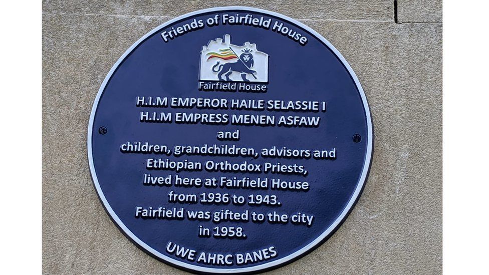 Blue plaque on the wall at Fairfield House in Bath