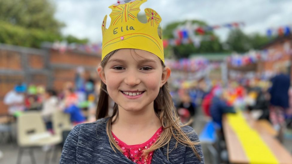 Queen's Platinum Jubilee: Pupils celebrate with street party in ...