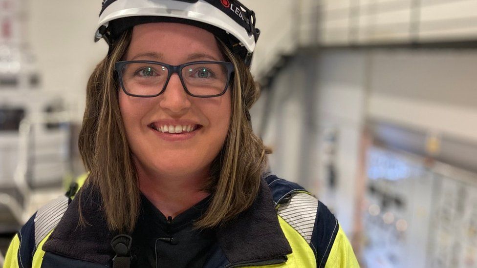 COP27: Inside one of UK's oldest green power stations - BBC News