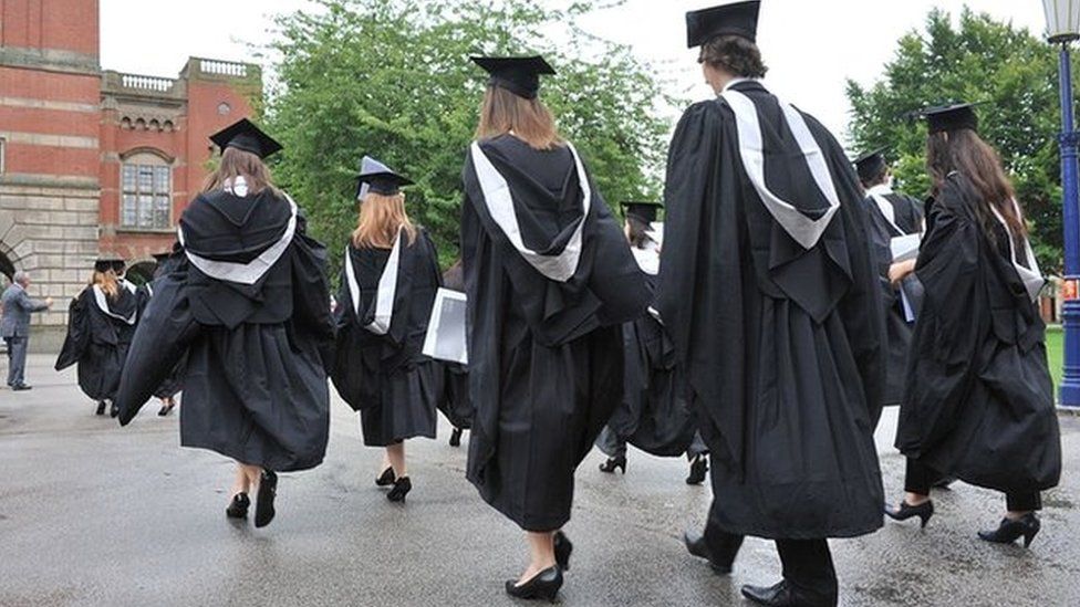 Swansea University's 'second-rate' Tuition Fees Risk Warning - BBC News