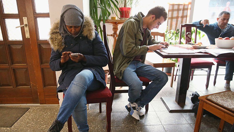 Warda Abdi (L), 23, an asylum-seeker from Somalia, at an internet cafe in Bad Belzig, Germany, on 26 October 2015