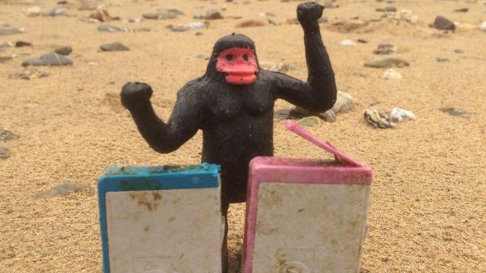 A toy gorilla with two HP cartridges