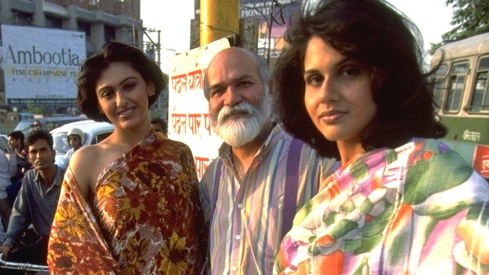 The fashion designer (centre) helped to modernise Indian fashion with pieces like the trouser sari