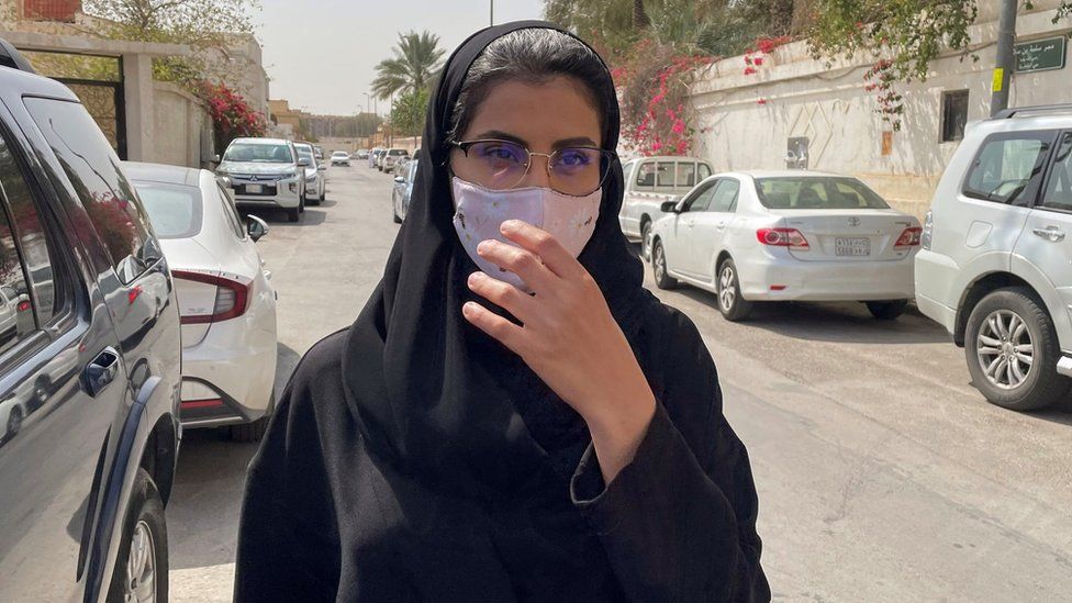 Loujain al-Hathloul walks to an appeal hearing at a court in Riyadh, Saudi Arabia (10 March 2021)