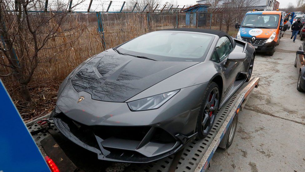 Спортивный автомобиль Lamborghini бывшего профессионального кикбоксера и влиятельного лица в социальных сетях Эндрю Тейта