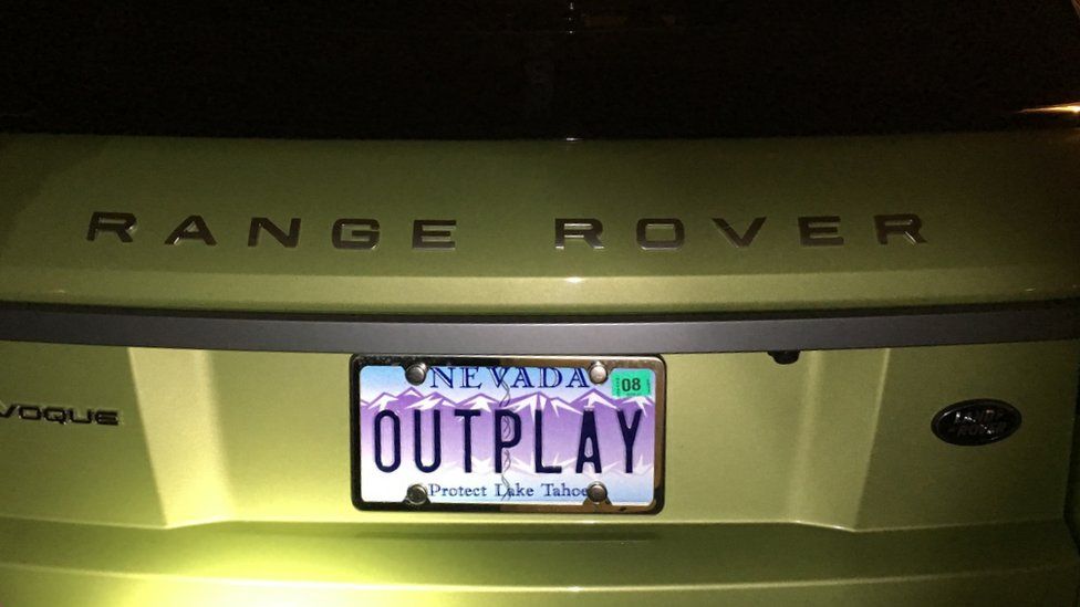 A gold Range Rover with the licence plate "Outplay"
