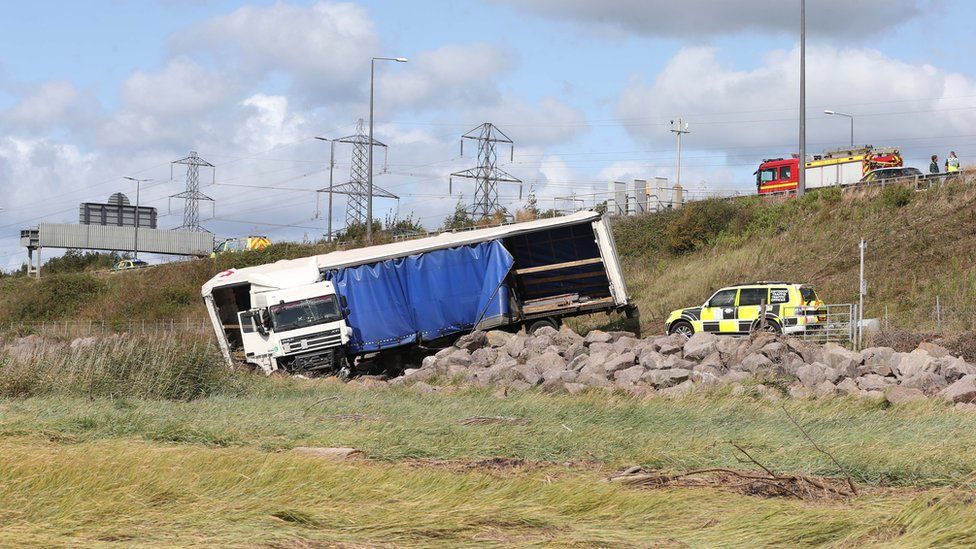 The lorry that crashed off the M4