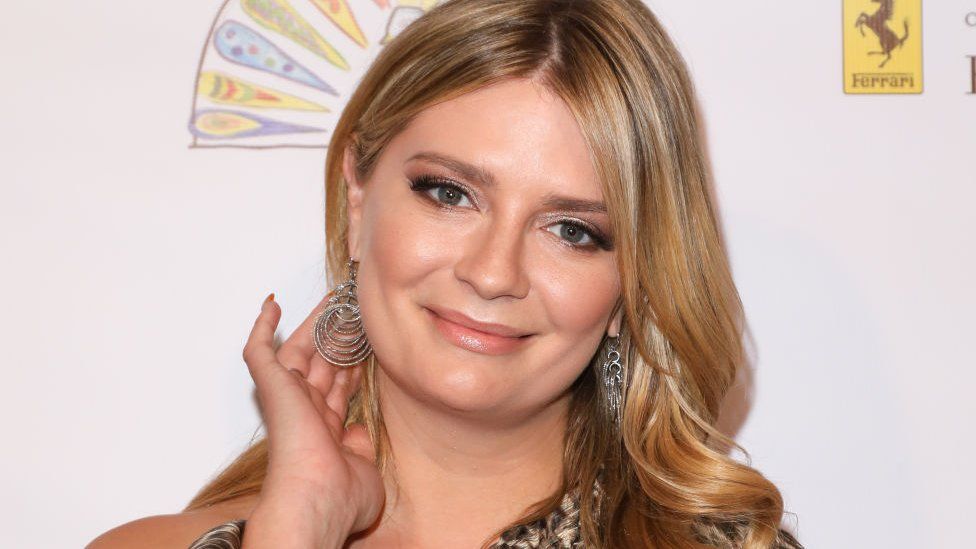 Mischa Barton Hollywood And The Oc Star To Join Rebooted Neighbours Bbc News