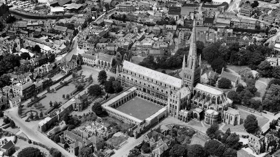 A picture of Norwich Cathedral in 1946