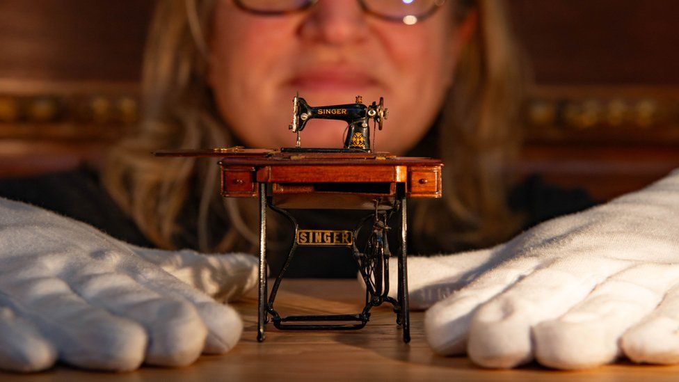 Tiny Singer sewing machine