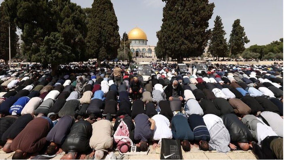 Muslims pray at al-Aqsa compound (24/03/23)