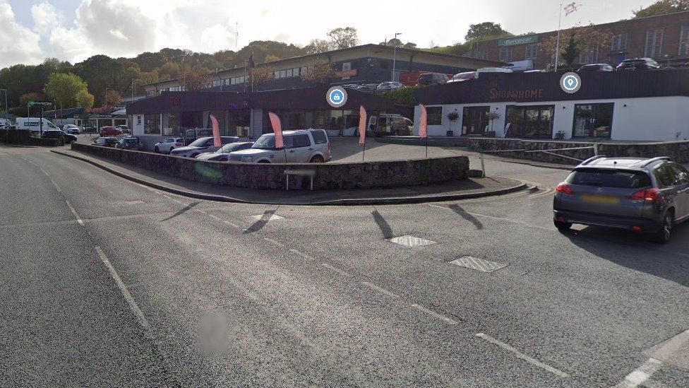 Truro road narrowing work restarts after safety analysis BBC News