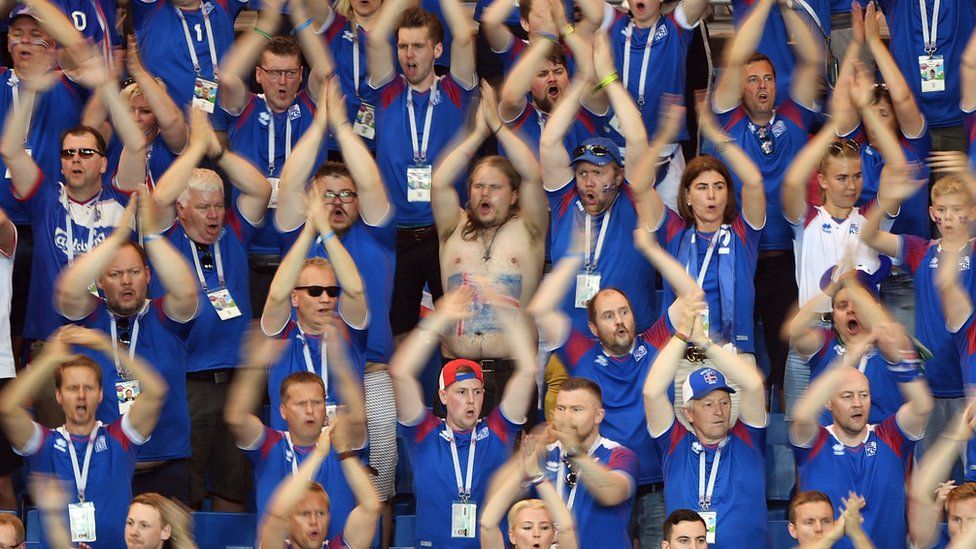 Iceland fans clapping