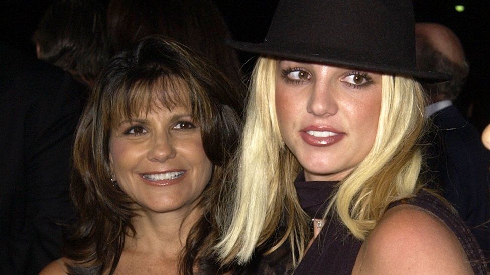 Бритни Спирс с матерью Линн в 2002 году