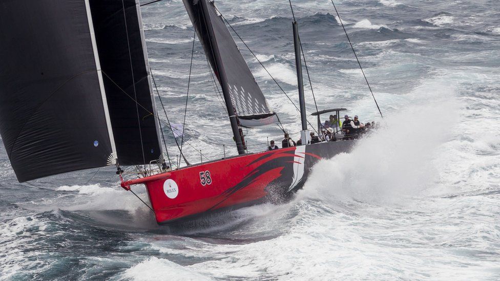 Comanche wins Sydney-Hobart yacht race after comeback - BBC News