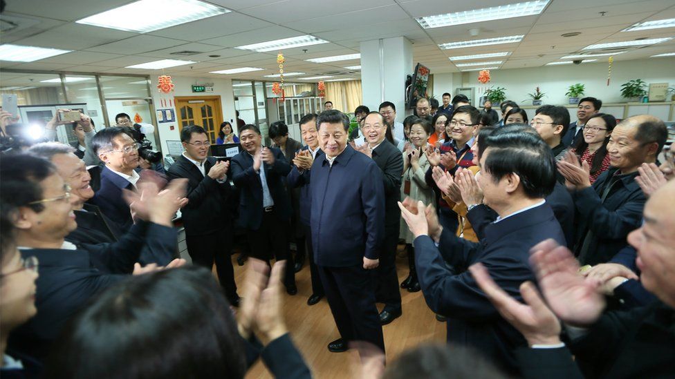 Xi Jinping getting a round of applause from smiling staff at the People's Daily