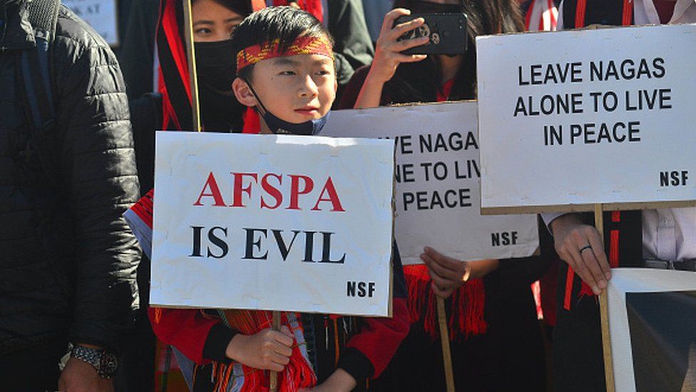Ребенок нага на массовом митинге за отмену Закона об особых полномочиях вооруженных сил (AFPSA) в Кохиме, Нагаленд, 17 декабря 2021 года.