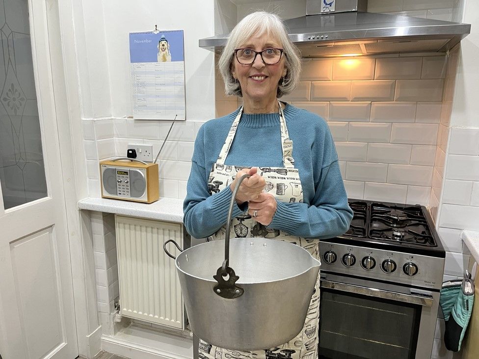 Rhona Anderson with her neighbour's jelly pan