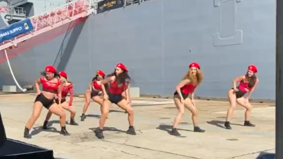 Australia is in hysterics over a 'navy twerking' - BBC News