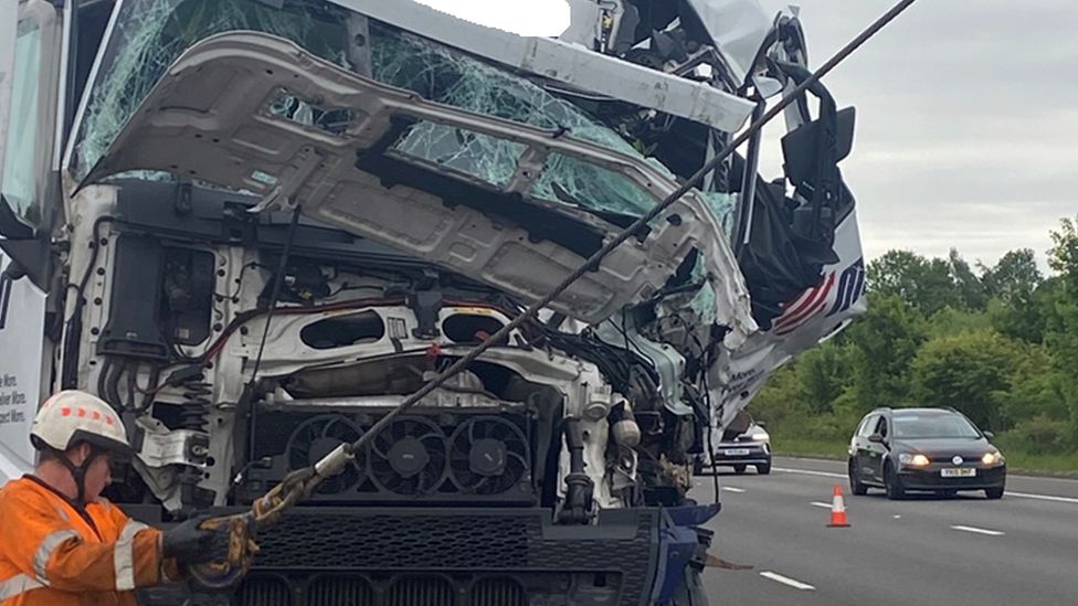 Worcestershire M5 lorry crash causes tailbacks BBC News