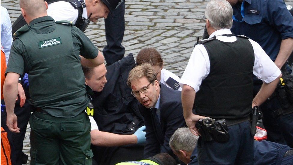 MP Tobias Ellwood helping a police officer victim of the Westminster terror attack
